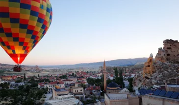 Panorama sur la Cappadoce et montgolfière