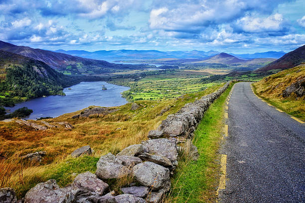 Route d'Irlande lors d'une randonnée au Kerry