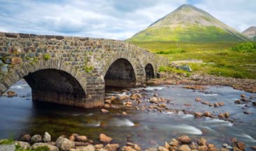 Visite de l'île de Skye et passage sur un pont en voiture