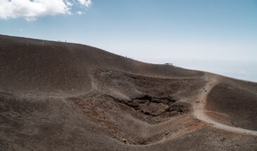 Creux sur le volcan de l'Etna