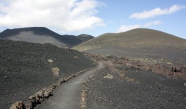Sentier et cratère du volcan Teneguia sur La Palma, Iles Canaries