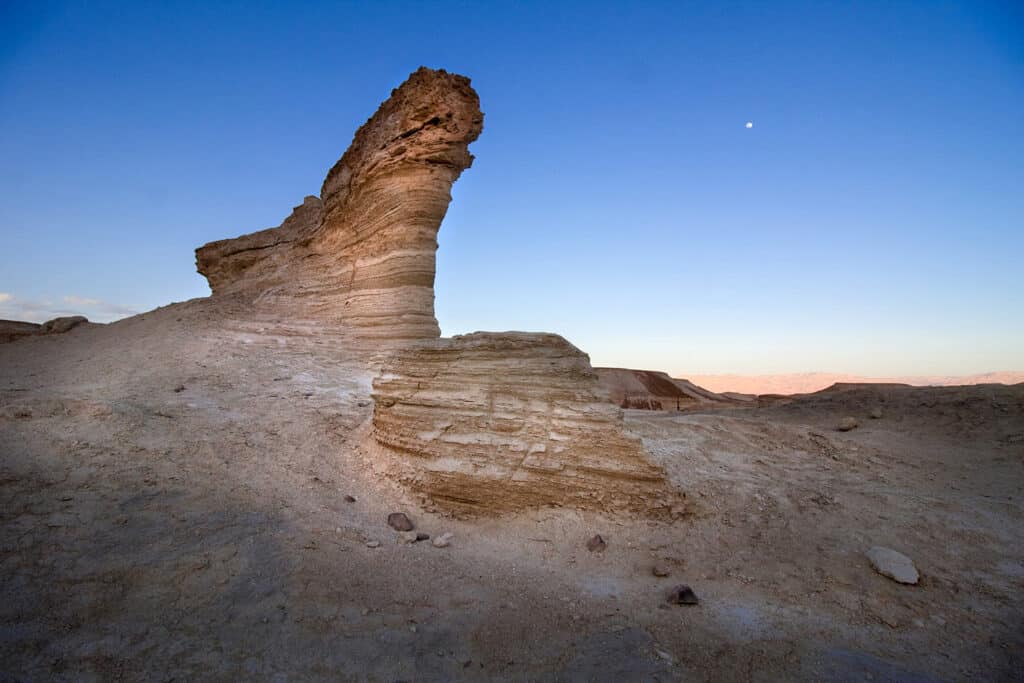 Désert Néguev: vue sur un rocher dans le désert en Israël.