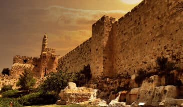 Ancienne ruine Israël qui montre la diversité et les cultures dans la belle ville de Jérusalem.