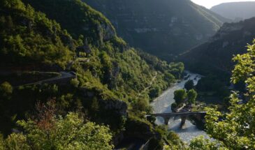 Gorges et rivière du Tarn durant une randonnée Cévennes