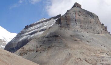 Montagnes sacrées de l'Himalaya : une montagne de sable sacrée en Chine, et de la neige.