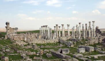 Visite en Jordanie : voir de l'ancienne ville d'Apamea "Afamia''en Syrie. Lieu historique et culturel.