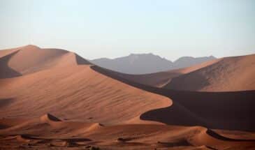 Sable et dunes dans le désert mauritanien.