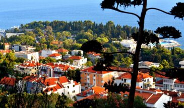 Belle vue sur une petite ville typique de la Dalmatie, Croatie