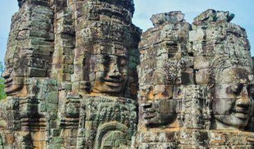 Voyage Cambodge : temple Cambodgien, il met en avant les 4 visages du Bouddha et est fabriqué en pierre.