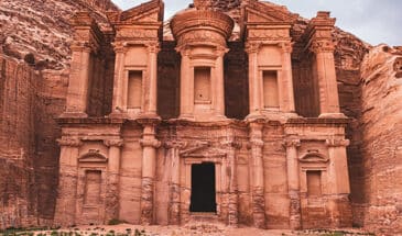 La cité antique la Khazneh de Pétra en Jordanie. Un monument de l'histoire de ce pays.