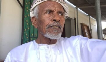 Voyages Oman: un portrait d'un homme omanais vêtit des habits traditionnels omanais, une découverte culturelle.