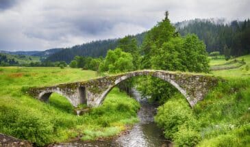 Petit pont en pierre en Bulgarie