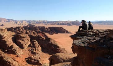 Vue de l'étendue désertique du Wadi Rum Jordanie. Un paysage apaisant qui s'offre à vous.