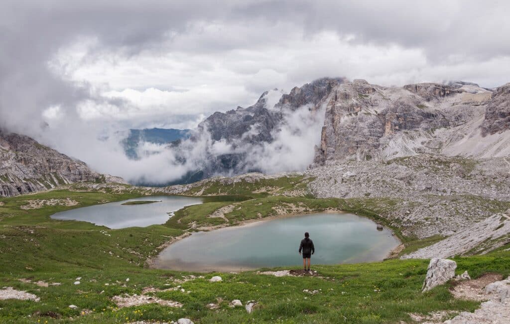 Homme seul en trek aux Balkans dans les Sept lacs du Rila