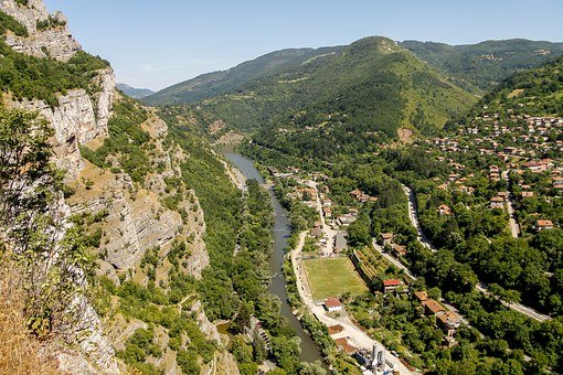 visite en rando et balnéo en Bulgarie. Une vue magnifique sur le paysage s'offre à vous