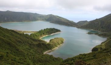 Randonnée Santo Antao: Vue sur le paysage d'un lac entouré de montagnes à Santo Antao