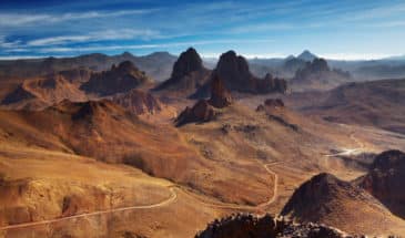 Une vue sur les massifs rocheux du désert de l'Assekrem, haut plateau dans les montagnes du Hoggar