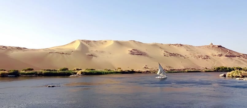 Croisière en Egypte sur le lac Nasser au beau milieu du désert et de la végétation