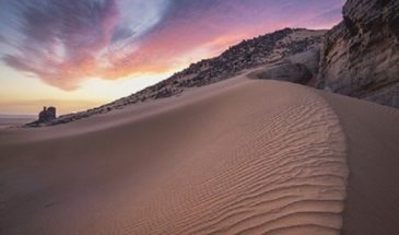 Belle vue sur l'horizon dans les sables du désert de l'Erg Chech à l'extrême sud-ouest du Sahara