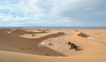 Campement dans un désert marocain.