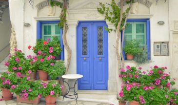Porte grecque bleue à Andros