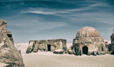 Structures en pierres dans le désert de Tataouine en Tunisie.