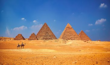 Voyage Louxor, randonnée chamelière dans le désert de Louxor entre les pyramides en Egypte