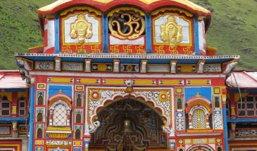 Temple vishnu au pied de la montagne avec de magnifiques couleurs