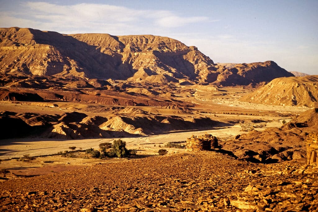 Visiter le Mont Sinaï, ascension mont Sinaï : randonnée et visite d'un désert au mont Sinaï en Egypte.