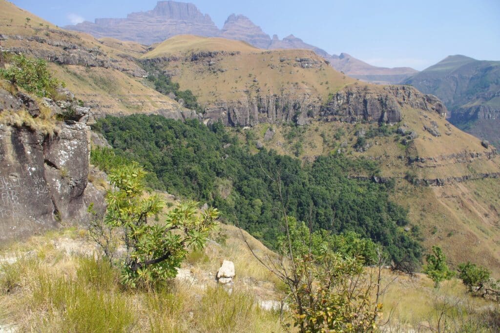 Trek à travers les grands montagnes à haut sommet en plein autotour Afrique du sud