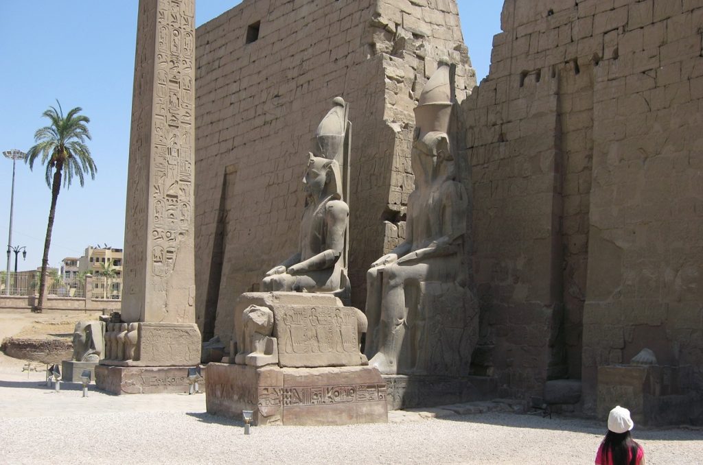 Trekking Egypte, Visite d'un musée dans le nord de l'Egypte dans le désert à Louxor.