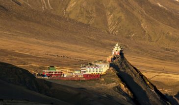 Randonnée Chine : un monastère tibétain, sur le Pic Sacré, des montagnes de sables.