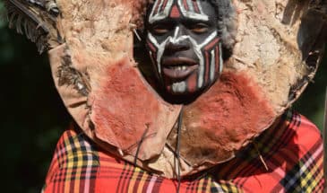 Safari Kenya, Chef de la tribu Samburu habillé traditionnellement au Kenya
