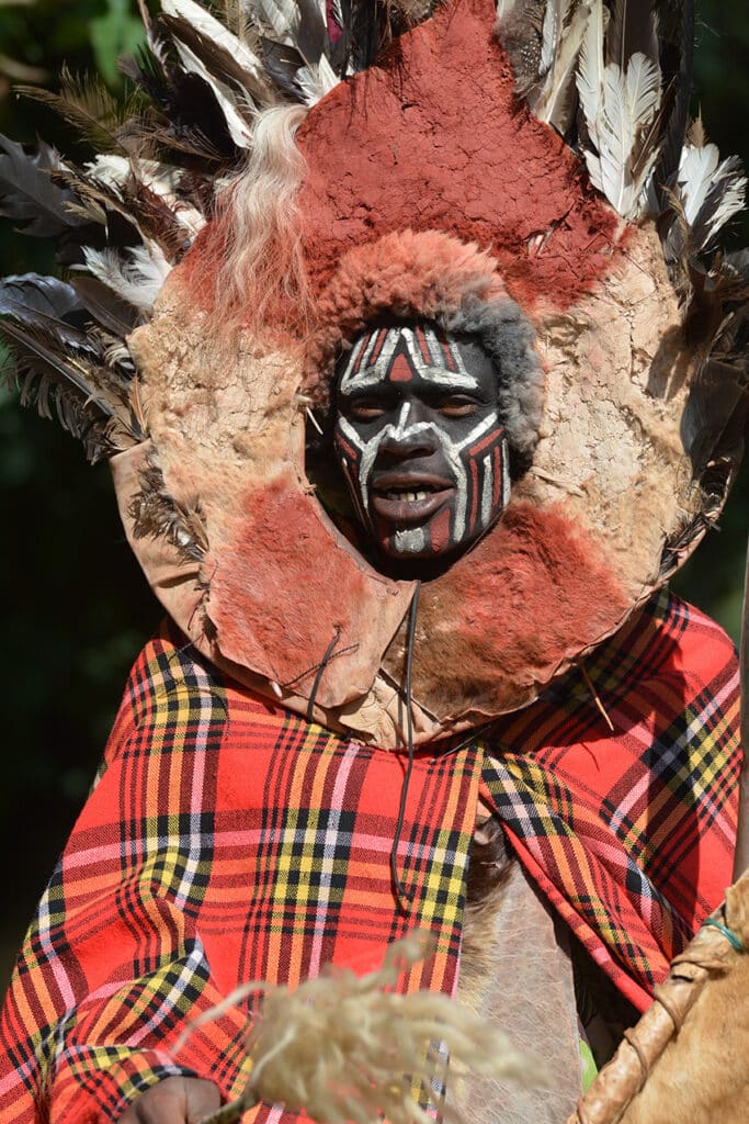 Safari Kenya, Chef de la tribu Samburu habillé traditionnellement au Kenya