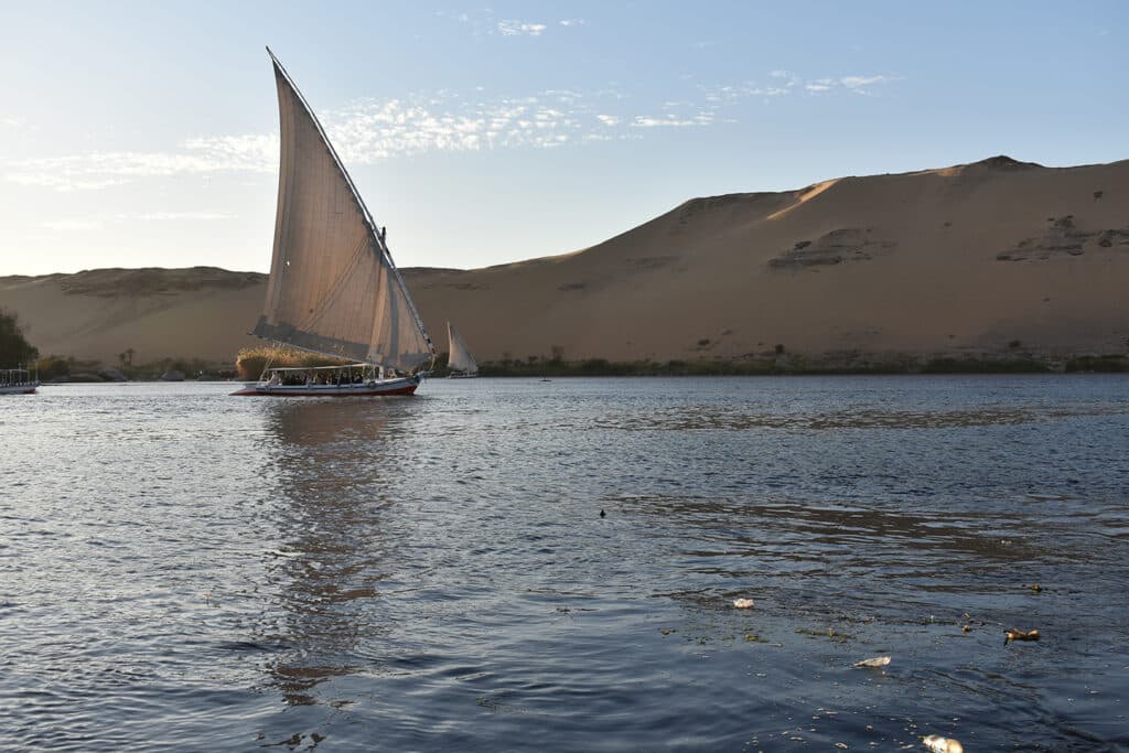 Visiter le désert blanc, randonnée et découverte du Nil et désert blanc en Égypte