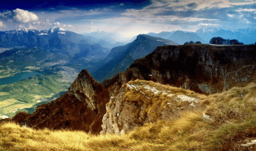 Vue sur des magnifique montagne du sommet, randonnée Carpates Roumanie